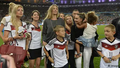 Fußball WM 2014 Fußballspieler Feier Sarah Brandner Kathrin Gilch