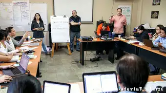 Workshop Vergangenheitsbewältigung und konfliktsensitiver Journalismus in Guatemala-Stadt (Foto: DW Akademie/Rodirgo Villarzú).