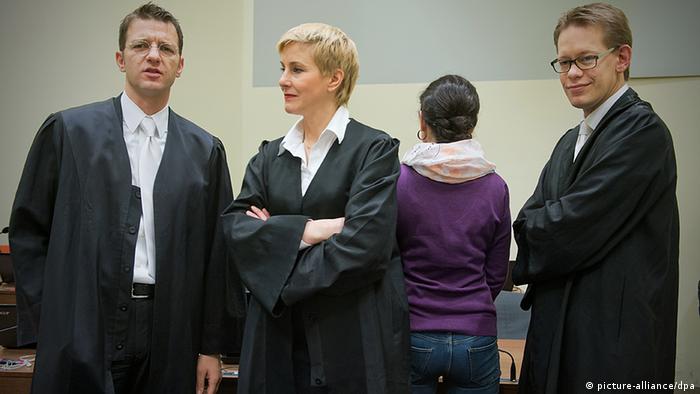 Symbolbild Zschäpe spricht sich gegen ihre Anwälte aus 