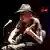 Blues Musiker Johnny Winter auf der Bühne beim International Guitar Festival 2010 (Foto: EPA/RAFA ALCAIDE)