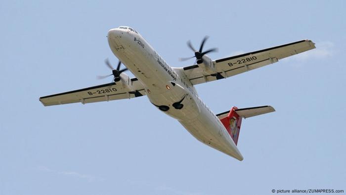 Avião com 62 a bordo cai no interior de SP