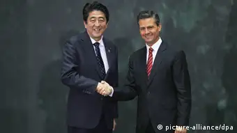 Der Japanische Premierminister Shinzo Abe mit dem mexikanischen Präsidenten Enrique Nieto in Mexiko Stadt
