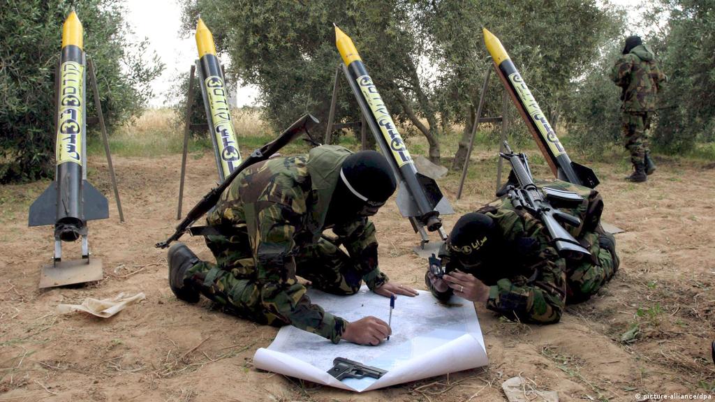 إسرائيل تتمسك بشرط نزع سلاح حماس