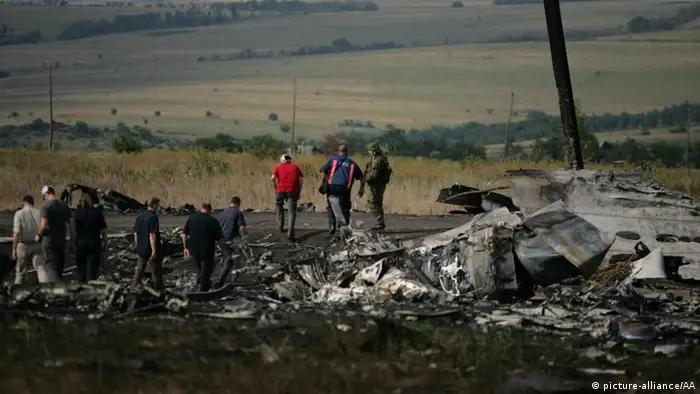 Ukraine MH17-Absturz Wrackteil vom Flugzeug