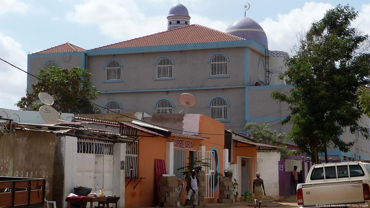 Líder de uma das maiores mesquitas de Uganda assume fé em Cristo