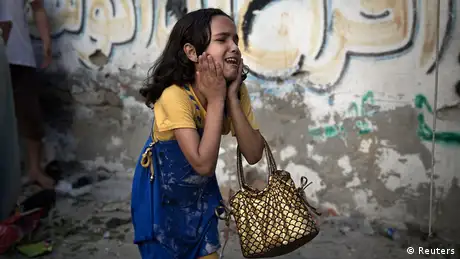 Palästinenser Israel Gaza Mädchen nach Luftangriff in Gaza City