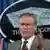 Kritik terhadap Donald Rumsfeld bertambah