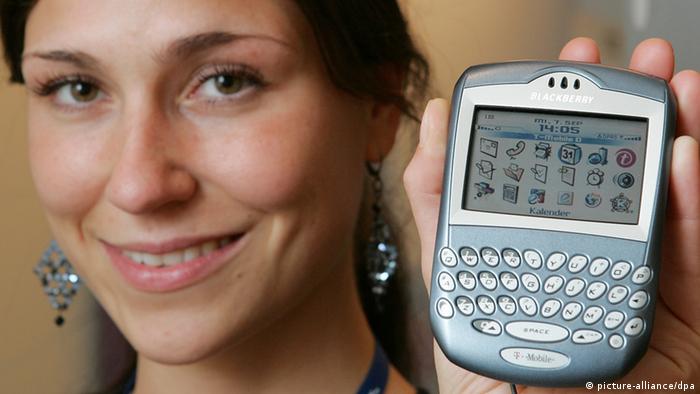 La PDA ('personal digital assistant' o 'asistente personal digital') de Blackberry en una presentación de la feria de muestras IFA de Berlín en 2005.