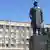 Lenin Statue trägt ukrainische Farben