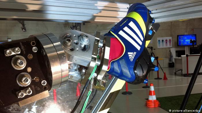 Adidas to sell robot-made shoes in Germany | Business| Economy and finance  news from a German perspective | DW | 24.05.2016