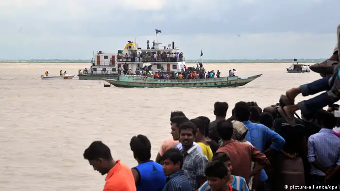 Fähre mit mehr als 200 Passagieren in Bangladesch gesunken