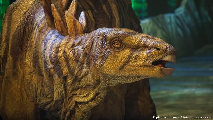 Un hombre muere atrapado dentro de la estatua de un dinosaurio en España |  El Mundo | DW 