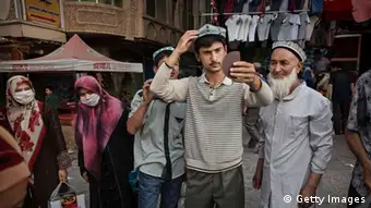China Xinjiang Uiguren Bärte Kopftücher Verbot
