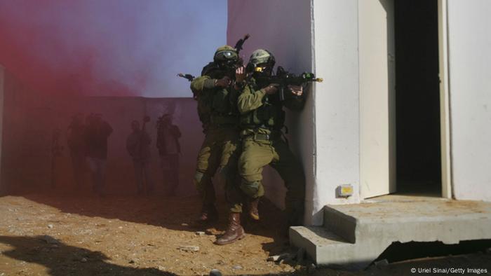 Israelische Soldaten trainieren den Häuserkampf (Foto: Getty)