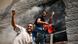 Habitantes de Gaza huyen durante un bombardeo perpetrado por Israel. Habitantes de Gaza huyen durante un bombardeo perpetrado por Israel.