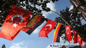 Sprachkenntnis bei Ehegattennachzug Symbolbild deutsch-türkische Ehe