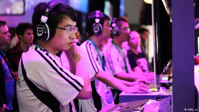 GamesCom 2014 China Spieler
