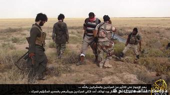 IS-Kämpfer an der Grenze zwischen Irak und Syrien (Foto: EPA/ALBARAKA NEWS)