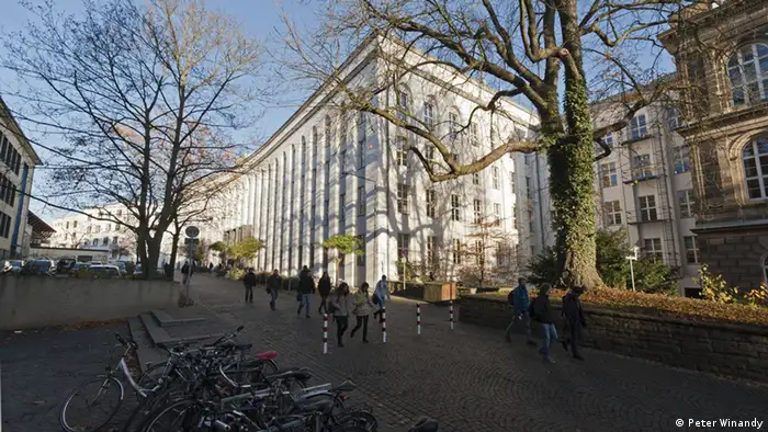 Das Rogowski-Gebäude der RWTH Aachen (Foto: Peter Winandy)