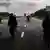 Озброєні проросійські сепаратисти патрулюють дорогу поблизу Донецька, 18 серпня