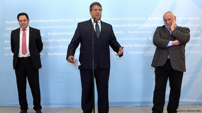 Pressekonferenz Bundeswirtschaftsminister Gabriel mit Vertretern der Rüstungsindustrie