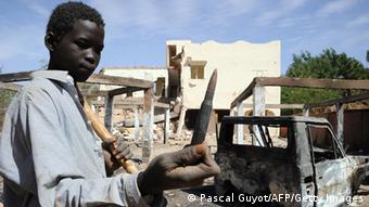 Kind mit Kugel aus einer Maschinenpistole in Douentza (Mali)