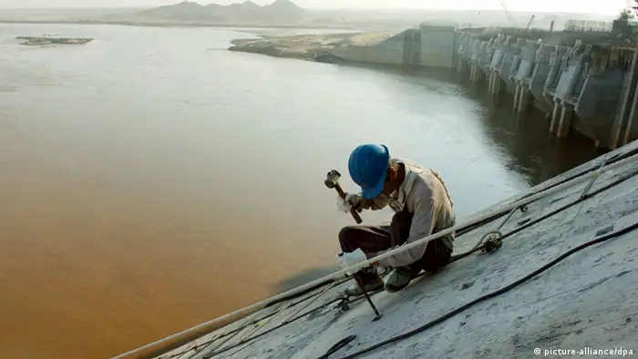 Merowe Staudamm im Sudan Chinesischer Arbeiter