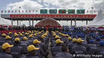 China Investment Afrika Äthiopien - Adama toll road Arbeiter