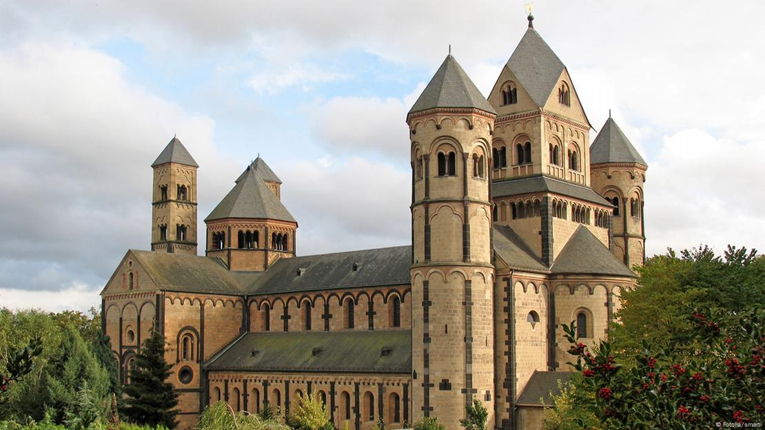 Monasteries And Monastic Orders: 2000 Years of Christian Art