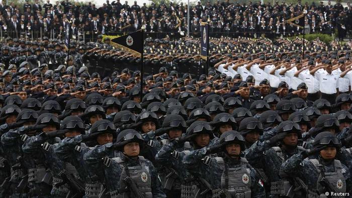 Mexiko: Vereidigung der neuen Polizeitruppe (Foto: Reuters)