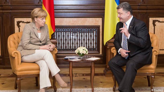 Канцлерка ФРН та президент України за столом переговорів