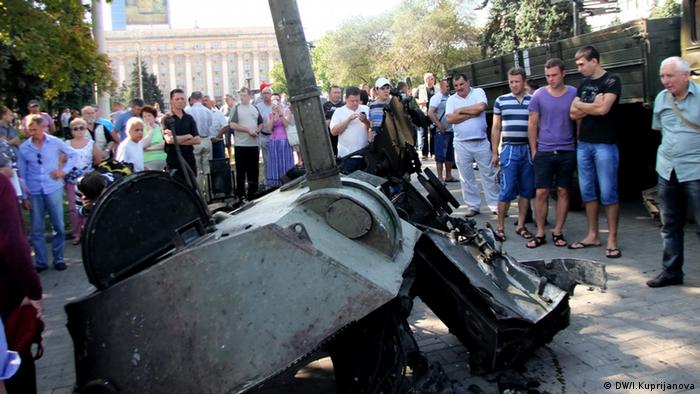 ДНРівці виставили на Площі Леніна начебто українську техніку, що була залишена після боїв