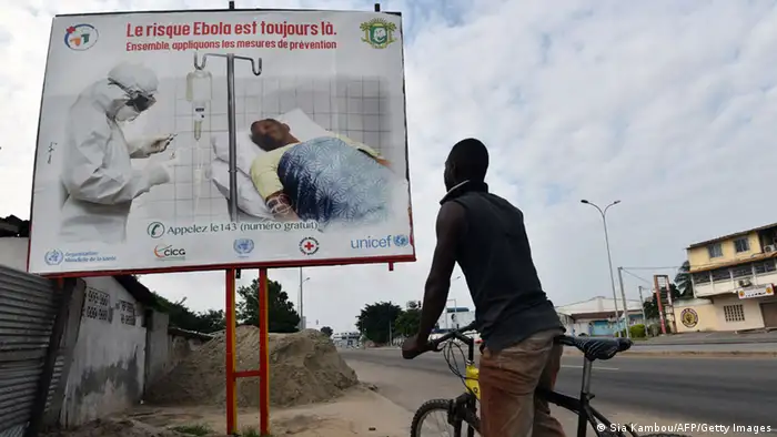 Plakat mit Ebola-Warnung