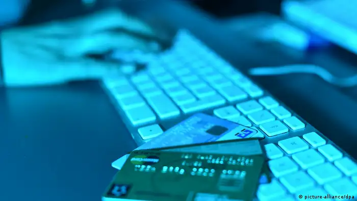 Symbolbild Cyberkriminalität Kreditkarten