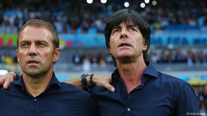 Hansi Flick (esq.) e Joachim Löw durante a semifinal entre Brasil e Alemanha no Mineirão, em 2014