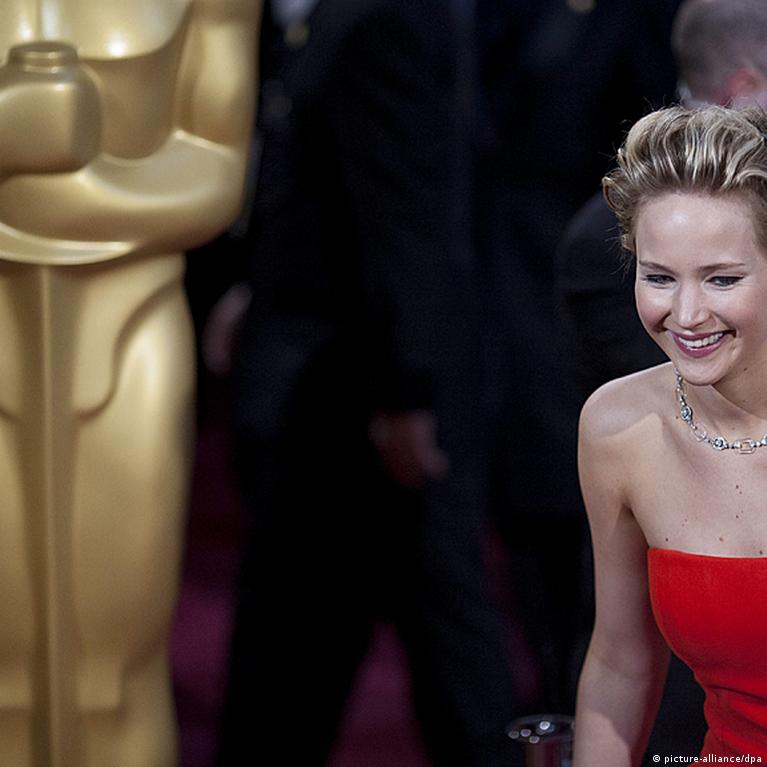 Katta eshakli, katta burunli porno aktrisa