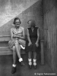 Anna Lehnkering (l.) mit einer Freundin