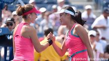 epa04381234 Shuai Peng of China (R) and Belinda Bencic of Switzerland shake hands at the net after their quarterfinals match on the ninth day of the 2014 US Open Tennis Championship at the USTA National Tennis Center in Flushing Meadows, New York, USA, 01 September 2014. The US Open runs through 08 September, a 15-day schedule. EPA/JUSTIN LANE