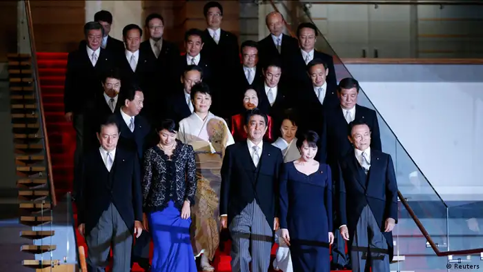 Japan Kabinettsumbildung Gruppenfoto 03.09.2014