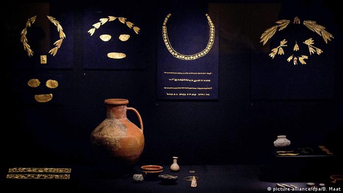 Экспонаты выставки Крым. Золото и тайны Черного моря