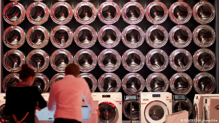 Waschmaschinen auf der IFA 2014 (REUTERS/H. Hanschke)
