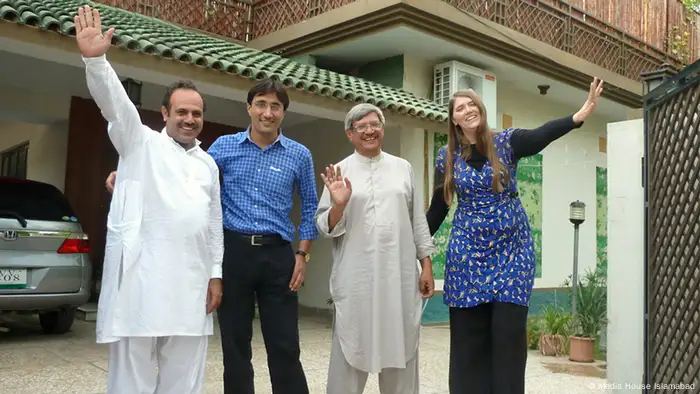 The DW Akademie Pakistan team together with project partners from Pakistan: Media House Islamabad Muhammad Shafiq, Asif Khan, Shahjahan Sayed und Karin Schädler 