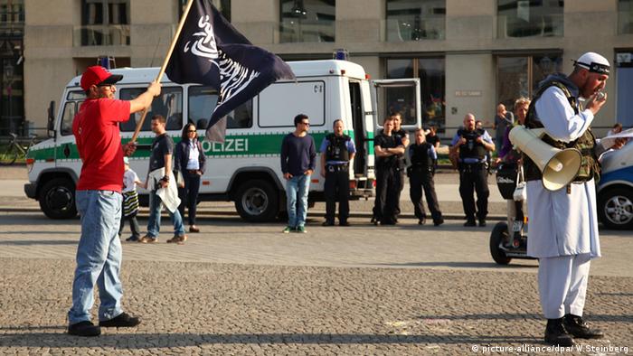 Salafisten-Demo in Berlin. Foto: dpa.