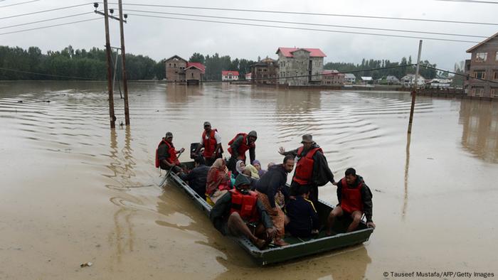 Casi 400 muertos por inundaciones en India y Pakistán | El Mundo | DW |  