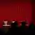 Ein Theaterbühne, dahinter ein roter Vorhang (Foto: dpa)