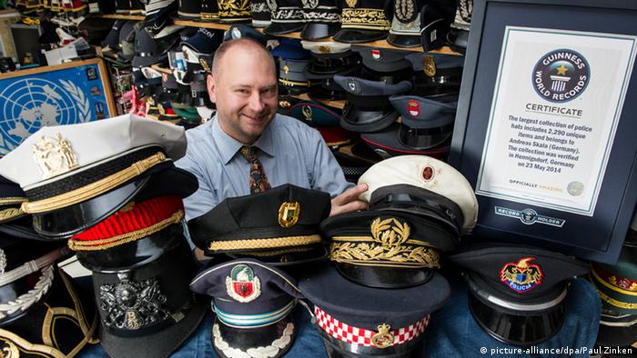 Bildergalerie Guinness World Records 2015 Polizeimützen Rekord