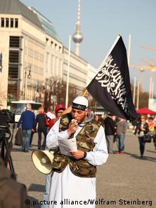 با وجود ممنوعیت گروه دولت اسلامی در آلمان، طرفداران این گروه هر از گاهی به خیابان‌های می‌آیند