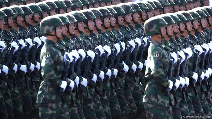 Китайские военнослужащие на параде