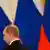 Путин на фоне флага