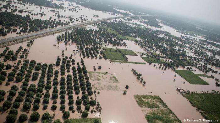 An aerial view taken from an Pakistani air force helicopter shows a flooded area in Multan, Punjab province, September 12, 2014 (Photo: REUTERS/Zohra Bensemra)
